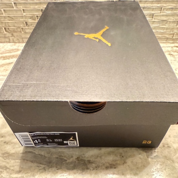 Jordan 6 Retro Youth Size 4.5 - Picture 9 of 9